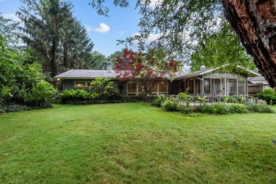 A quiet ranch wrapped in mature trees, soft natural light, and a - photo 30