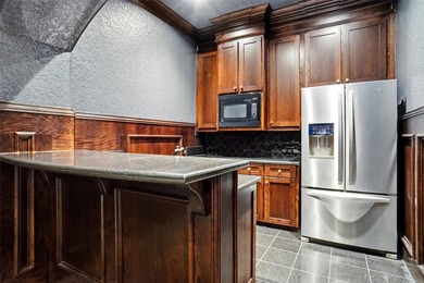 Luxury Living Redefined on a One-Acre Estate Completely - photo 30