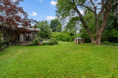 A quiet ranch wrapped in mature trees, soft natural light, and a - photo 31
