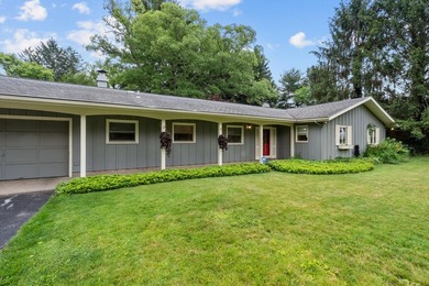 A quiet ranch wrapped in mature trees, soft natural light, and a - photo 32