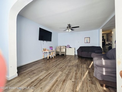 ALL BRICK SINGLE FAMILY 4 BEDROOM, 3 BATHROOM. RENOVATED IN 2021 - photo 7