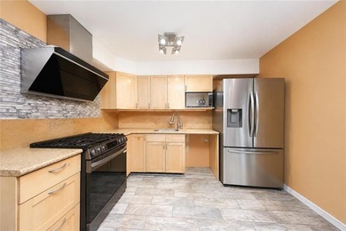 Welcome to 28 Long Pond ln, a beautifully maintained - photo 4
