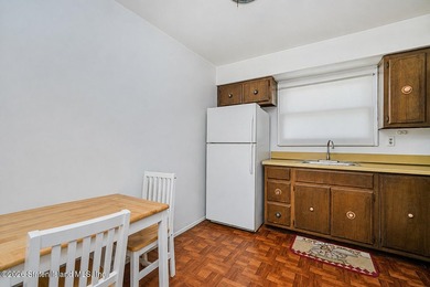 Welcome to 38 Jasper St. in the desirable Willowbrook section of - photo 6