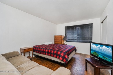 Welcome to 38 Jasper St. in the desirable Willowbrook section of - photo 8