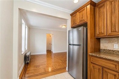 Introducing a beautiful 2 bedroom unit on the top floor, in the - photo 8