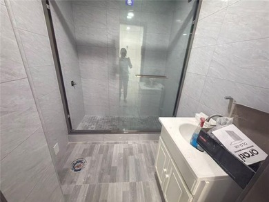 Prime Bay Ridge Investment Opportunity! Well-maintained solid - photo 4