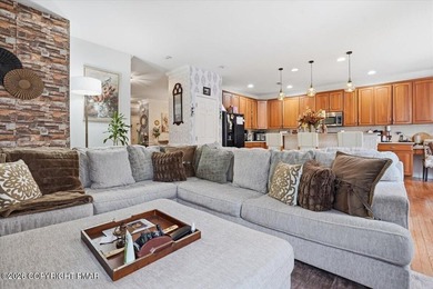 Available after May 1st, this exceptional Toll Brothers townhome - photo 15
