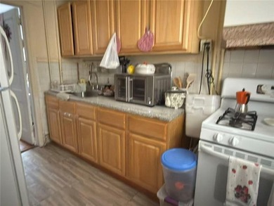 Prime Bay Ridge Investment Opportunity! Well-maintained solid - photo 7