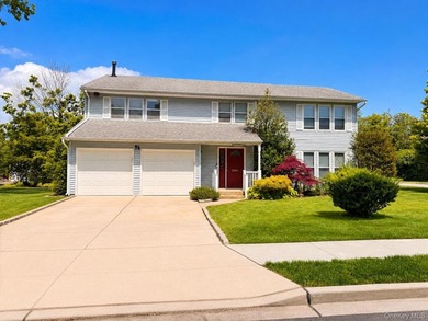 Move right into this beautifully renovated corner Colonial in - photo 1