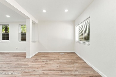 Walk to park, River, Schools! Beautifully updated 4 bdrm 3 ba - photo 6