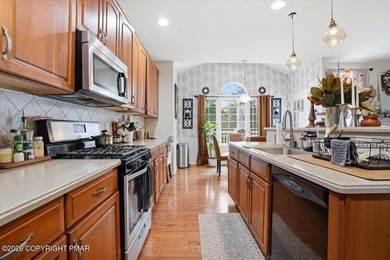 Available after May 1st, this exceptional Toll Brothers townhome - photo 33