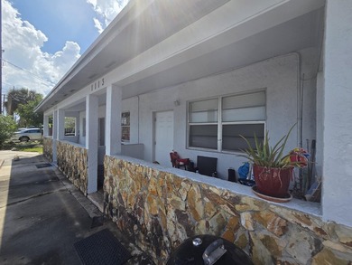 3/1, 2/1, 1/1 CBS TRIPLEX on a corner lot in a quiet - photo 10
