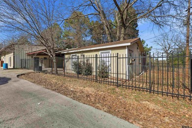 Position your business for success with this hilltop commercial - photo 4