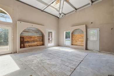 Position your business for success with this hilltop commercial - photo 7