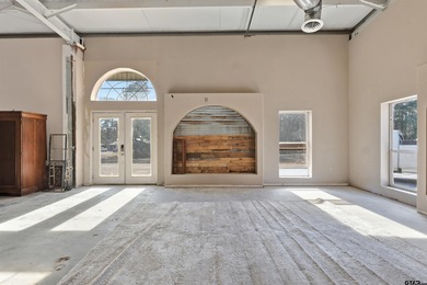 Position your business for success with this hilltop commercial - photo 8