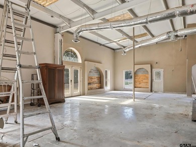 Position your business for success with this hilltop commercial - photo 9