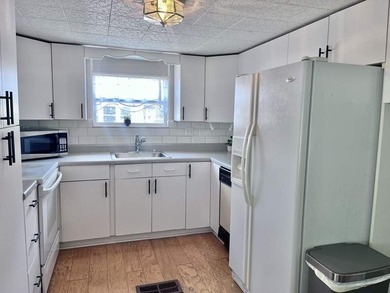 This beautiful home offers 2 bedrooms and 1 bathroom. Home - photo 3