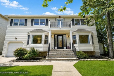 Welcome to one of Tottenville's best-kept secrets - a stunning - photo 1