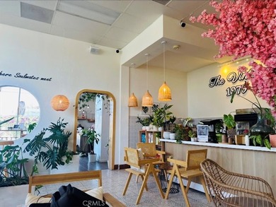 Beautiful & elegant bakery corner serving - photo 2