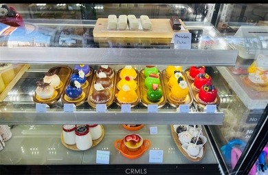 Beautiful & elegant bakery corner serving - photo 5