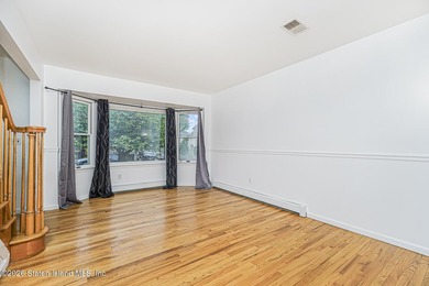 Welcome to one of Tottenville's best-kept secrets - a stunning - photo 7