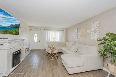 Discover the perfect blend of comfort, versatility, and - photo 4