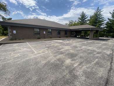 Lake Taneycomo Office Sale Pending in Hollister Missouri