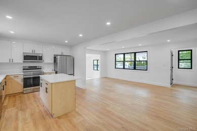 LIVING LUXURY In The Heart Of Center Moriches! This Hamptons - photo 12