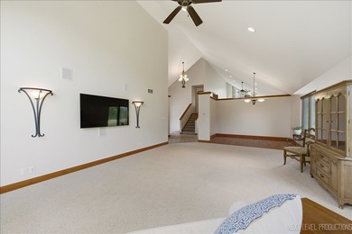 Stunning Custom-Built Retreat on 1.3 Acres with Panoramic Fox - photo 14