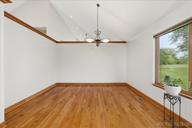 Stunning Custom-Built Retreat on 1.3 Acres with Panoramic Fox - photo 16
