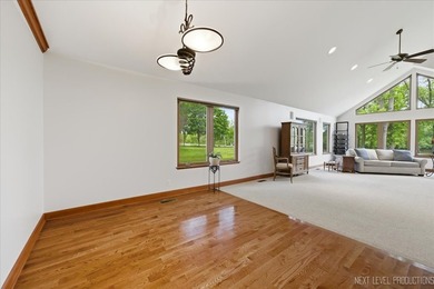 Stunning Custom-Built Retreat on 1.3 Acres with Panoramic Fox - photo 17