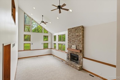 Stunning Custom-Built Retreat on 1.3 Acres with Panoramic Fox - photo 18