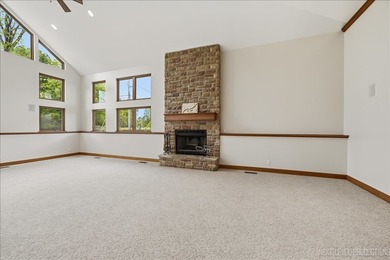 Stunning Custom-Built Retreat on 1.3 Acres with Panoramic Fox - photo 19