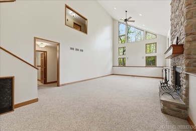 Stunning Custom-Built Retreat on 1.3 Acres with Panoramic Fox - photo 21