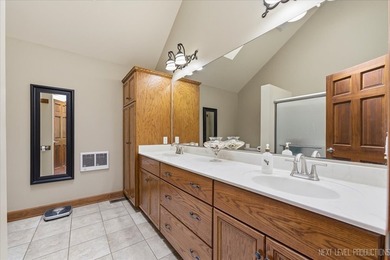 Stunning Custom-Built Retreat on 1.3 Acres with Panoramic Fox - photo 25