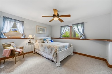 Stunning Custom-Built Retreat on 1.3 Acres with Panoramic Fox - photo 27
