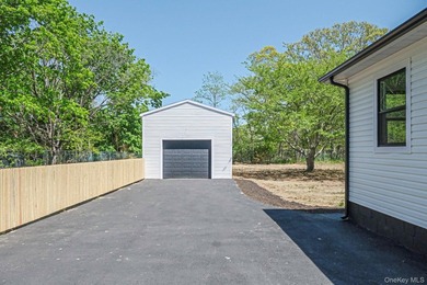 LIVING LUXURY In The Heart Of Center Moriches! This Hamptons - photo 32