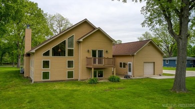 Stunning Custom-Built Retreat on 1.3 Acres with Panoramic Fox - photo 32