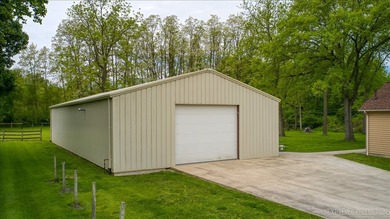 Stunning Custom-Built Retreat on 1.3 Acres with Panoramic Fox - photo 34