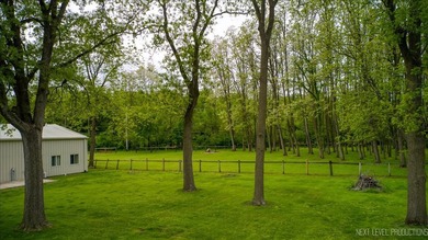 Stunning Custom-Built Retreat on 1.3 Acres with Panoramic Fox - photo 35