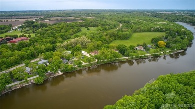 Stunning Custom-Built Retreat on 1.3 Acres with Panoramic Fox - photo 38