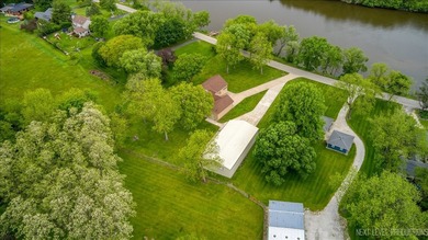 Stunning Custom-Built Retreat on 1.3 Acres with Panoramic Fox - photo 45