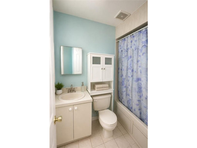 Charming 2 bedroom - 2 Bath duplex in the heart of Sheepshead - photo 9
