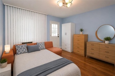 Charming 2 bedroom - 2 Bath duplex in the heart of Sheepshead - photo 10