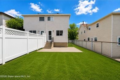 Beautifully maintained semi-attached home offering an abundance - photo 9