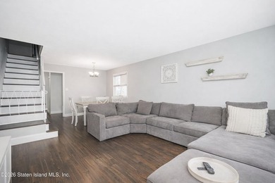 Beautifully maintained semi-attached home offering an abundance - photo 10
