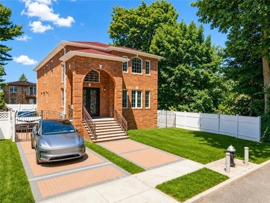 Built brand-new in 2017, this stunning single-family residence - photo 3