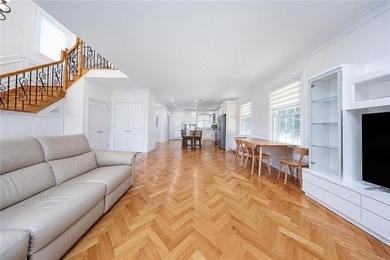 Built brand-new in 2017, this stunning single-family residence - photo 5