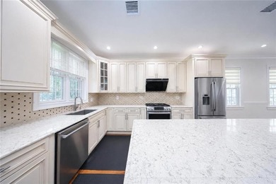 Built brand-new in 2017, this stunning single-family residence - photo 8