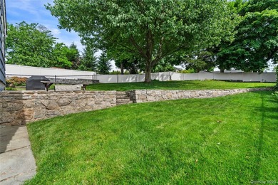 Welcome home to the East End of New Rochelle's highly desirable - photo 5